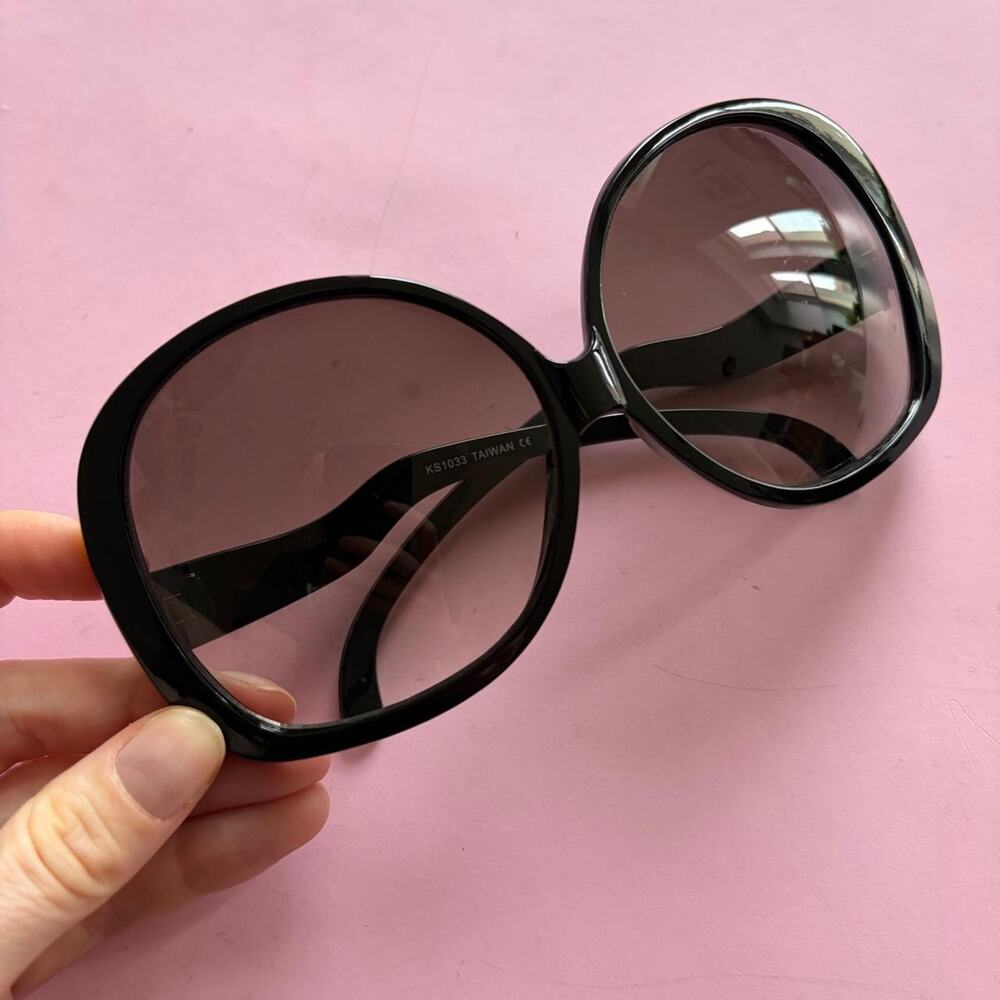 Black oversized sunglasses oversized